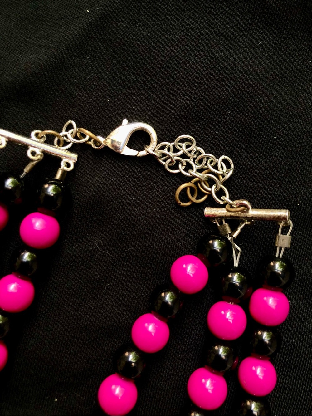Vintage Triple Strand Fuschia and Black Beaded Necklace - Picture 6 of 6